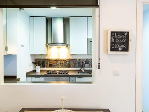 Fridge, microwave, oven, dishwasher - LR2 PRIVATE TERRACE and parking included. Apartment in the Historic Center (Sevilla)