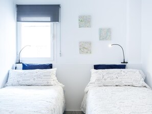 3 bedrooms, iron/ironing board, internet, bed sheets