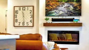 Smart TV, fireplace, Netflix, Hulu