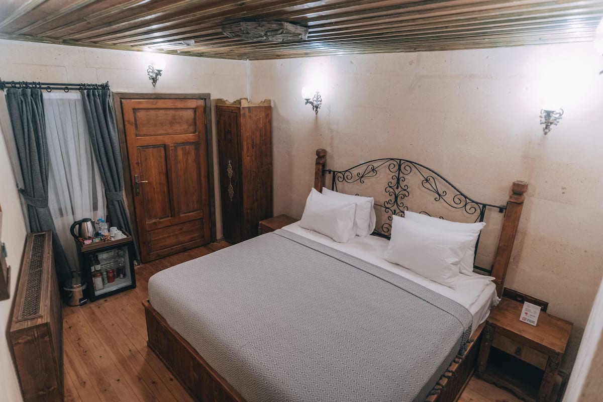 Economy Room, 1 King Bed | 1 bedroom, Egyptian cotton sheets, premium bedding, memory foam beds