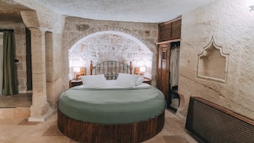 Royal Room, 1 King Bed | Egyptian cotton sheets, premium bedding, memory foam beds