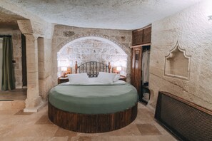 Royal Room, 1 King Bed | Egyptian cotton sheets, premium bedding, memory foam beds