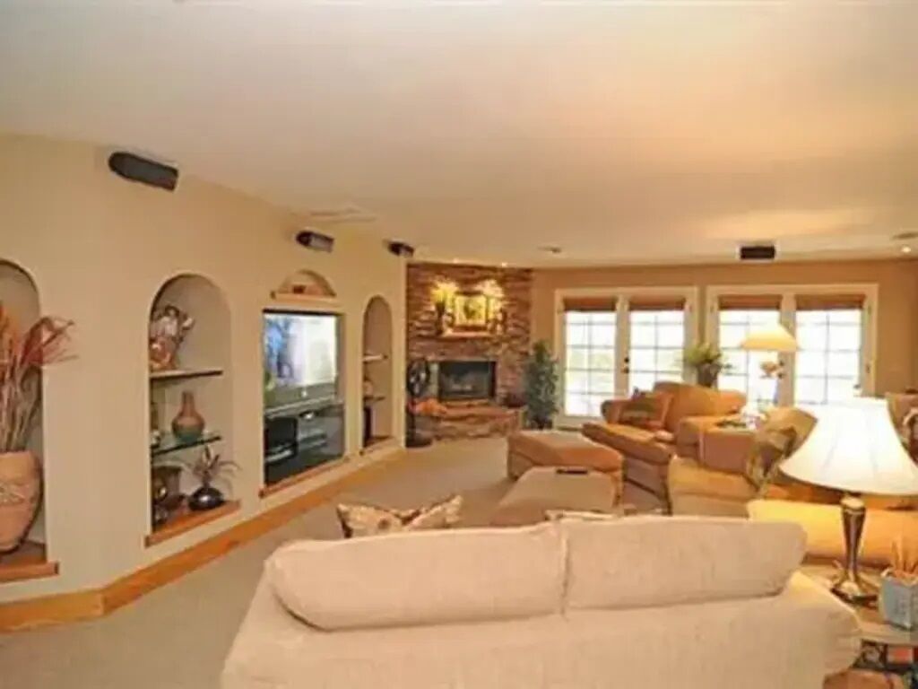 Massive Estate Property with Private Pool/Spa & Tennis Court