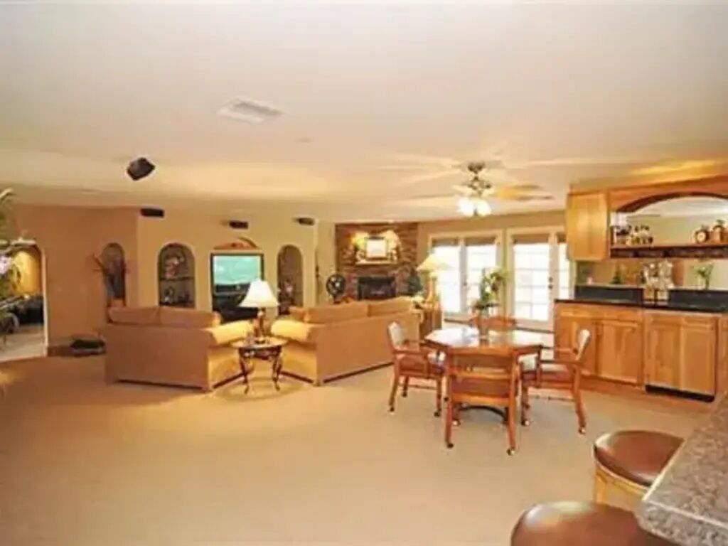 Massive Estate Property with Private Pool/Spa & Tennis Court