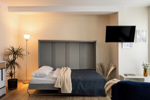 Comfort Studio | Living area | 31-inch flat-screen TV with cable channels, heated floors - Trevi Apartments Tychy (Tychy)
