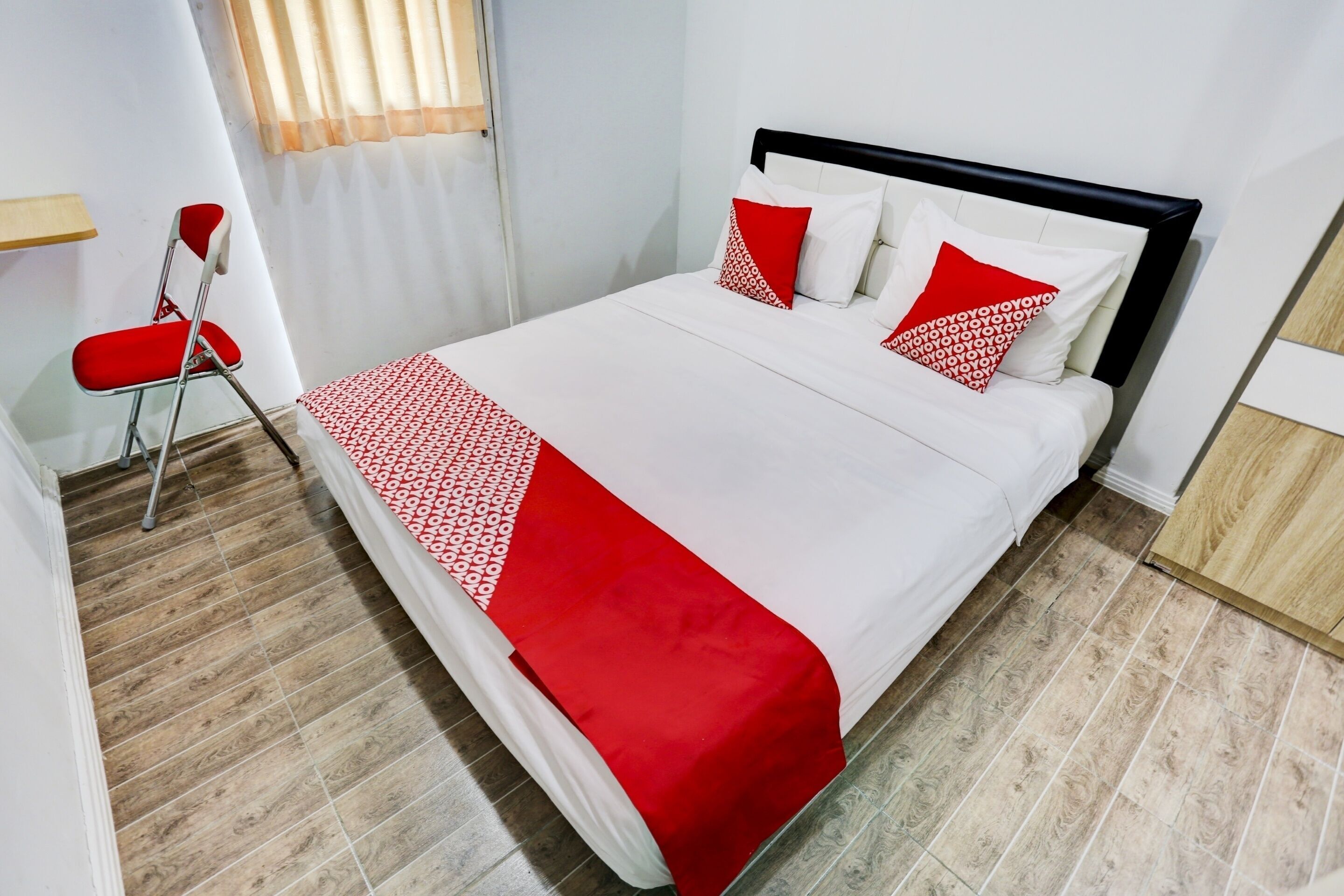Espaço de trabalho para notebook, Wi-Fi de cortesia, roupa de cama
