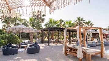 Seasonal outdoor pool, pool umbrellas, sun loungers