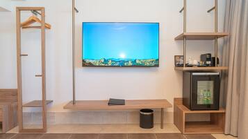 Maisonette | In-room safe, blackout drapes, free WiFi, bed sheets