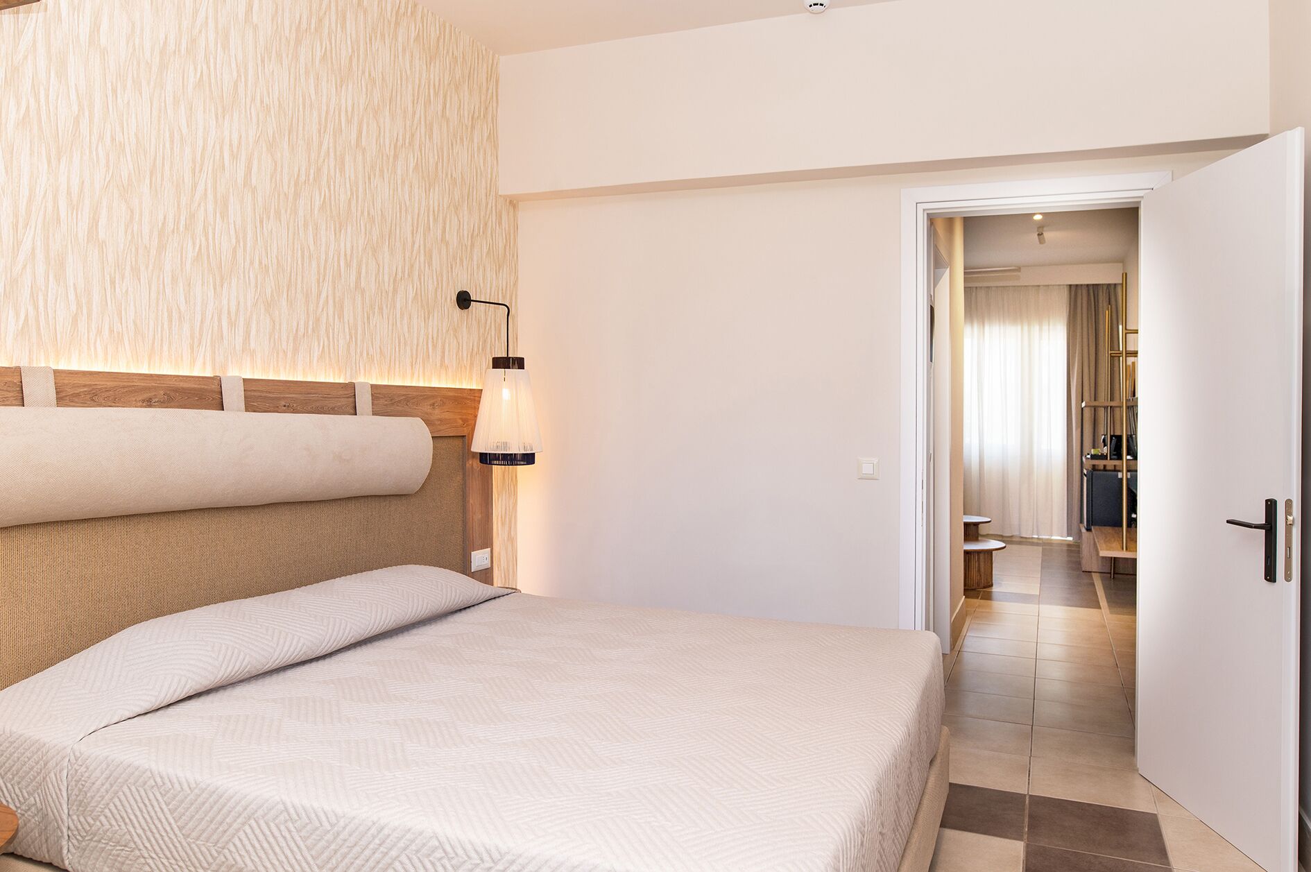 خزنة داخل الغرفة وستائر تعتيم وواي فاي مجانًا وملاءات أسرّة