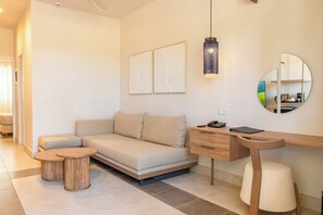 Junior Suite | In-room safe, blackout drapes, free WiFi, bed sheets