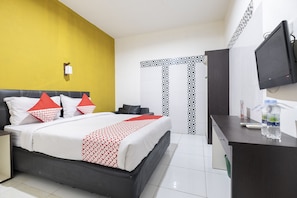 Desk, laptop workspace, free WiFi, bed sheets