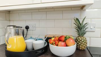 Coffee/tea maker, electric kettle