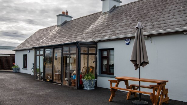 Unclassified image, 1 of 36, button - Lovely 2-bed House in Ballyheigue (Ballyheigue)