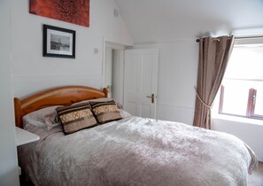 2 habitaciones, tabla de planchar con plancha y wifi gratis 