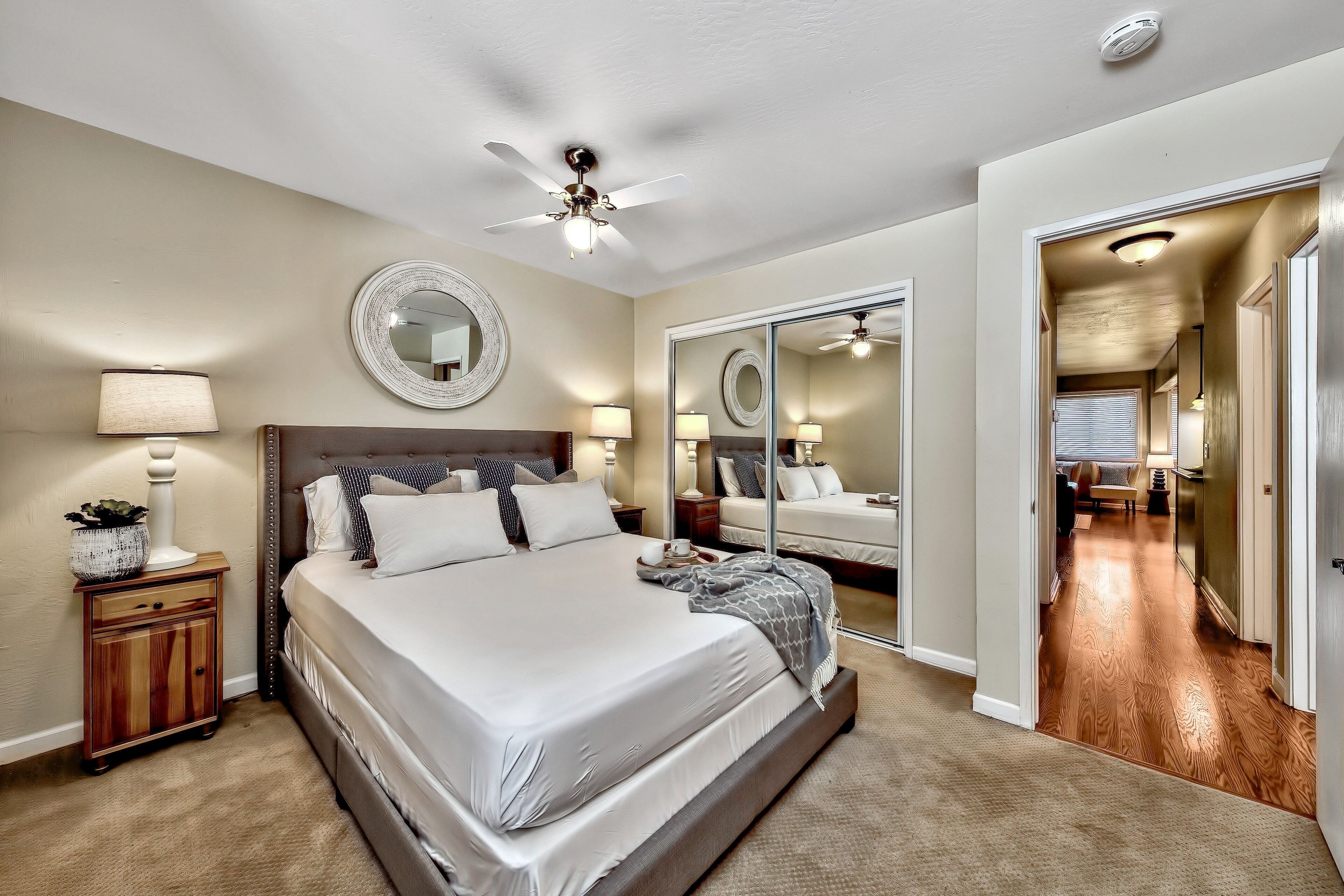 2 habitaciones, tabla de planchar con plancha, wifi y ropa de cama 