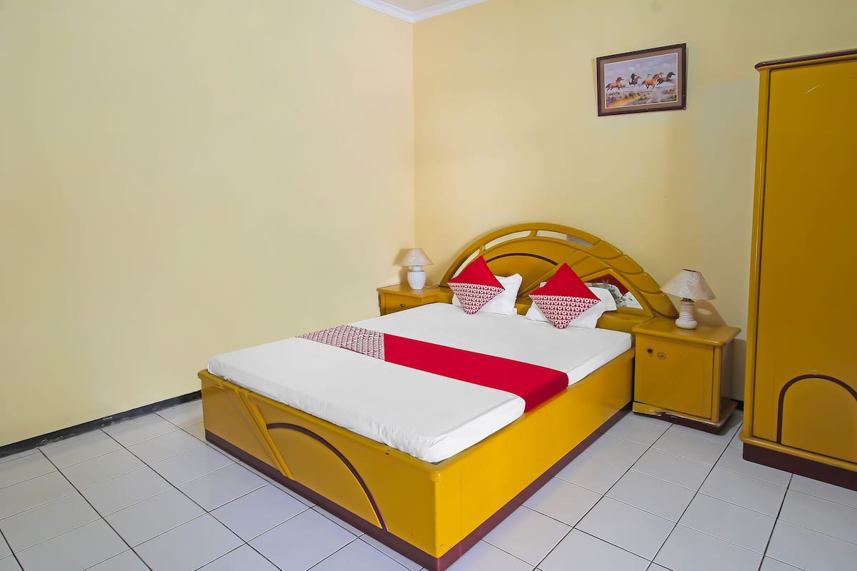 Meja kerja, Wi-Fi, dan seprai linen