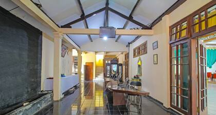 OYO 1984 Hotel Istana Family Syariah