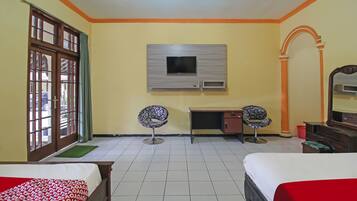 Kamar Keluarga | Meja kerja, Wi-Fi, dan seprai linen