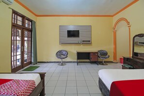 Family Room | Desk, WiFi, bed sheets