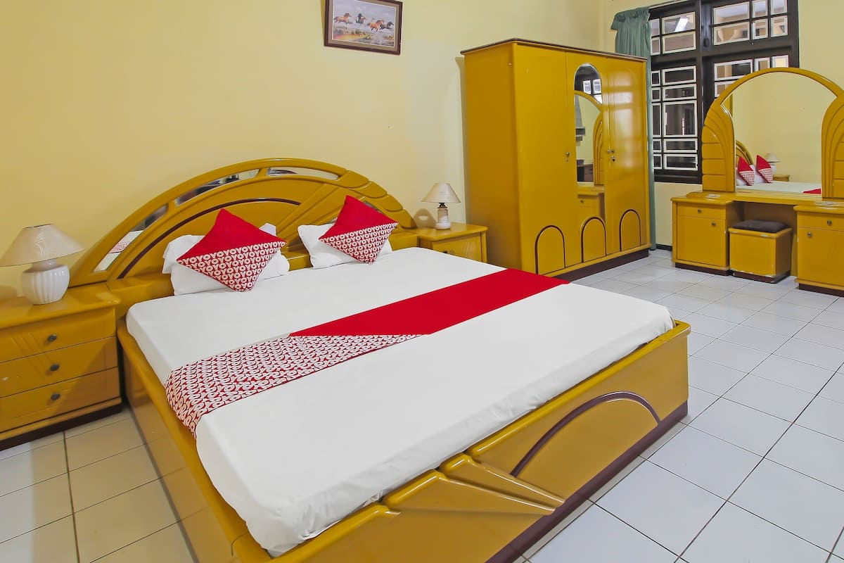 Meja kerja, Wi-Fi, dan seprai linen