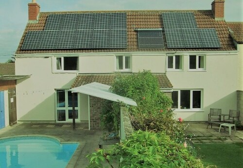 South facing cottage for nine with pool and garden