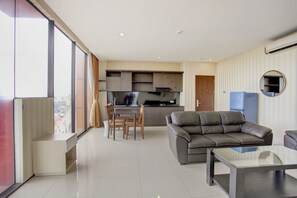 Fjölskyldusvíta | Skrifborð, vinnuaðstaða fyrir fartölvur, ókeypis þráðlaus nettenging