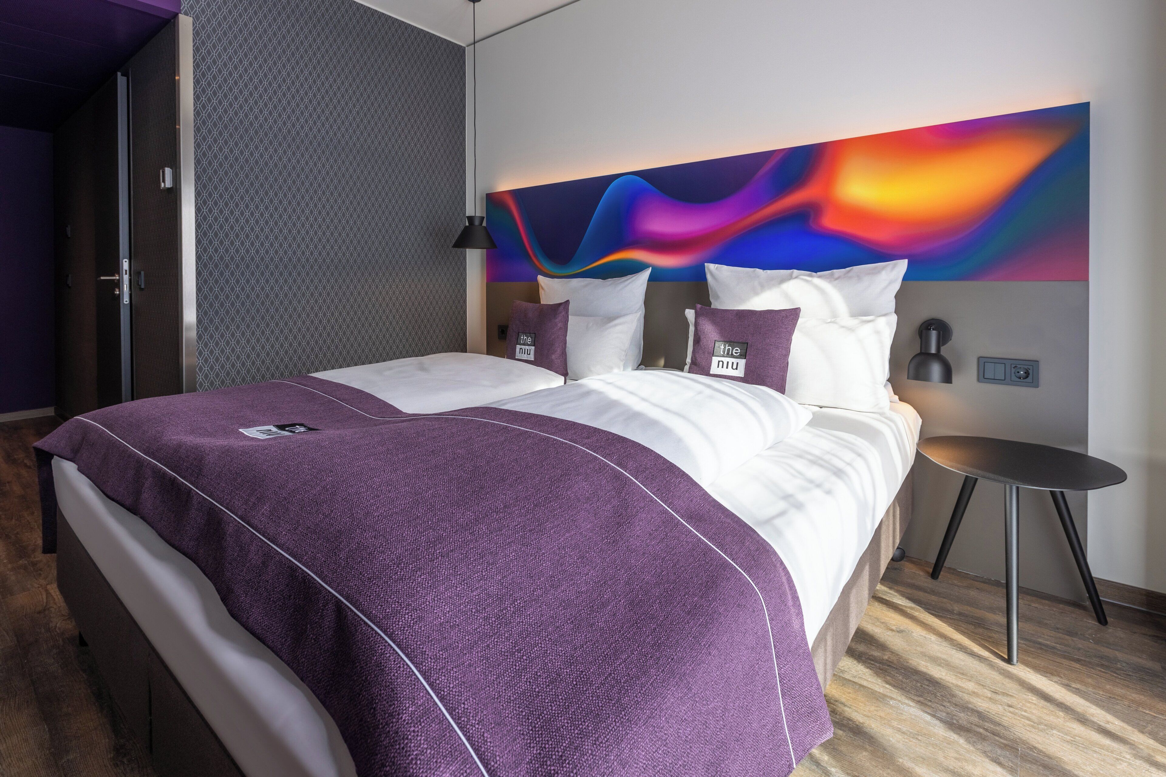 Hypo-allergenic bedding available, in-room safe, desk, cribs (free)
