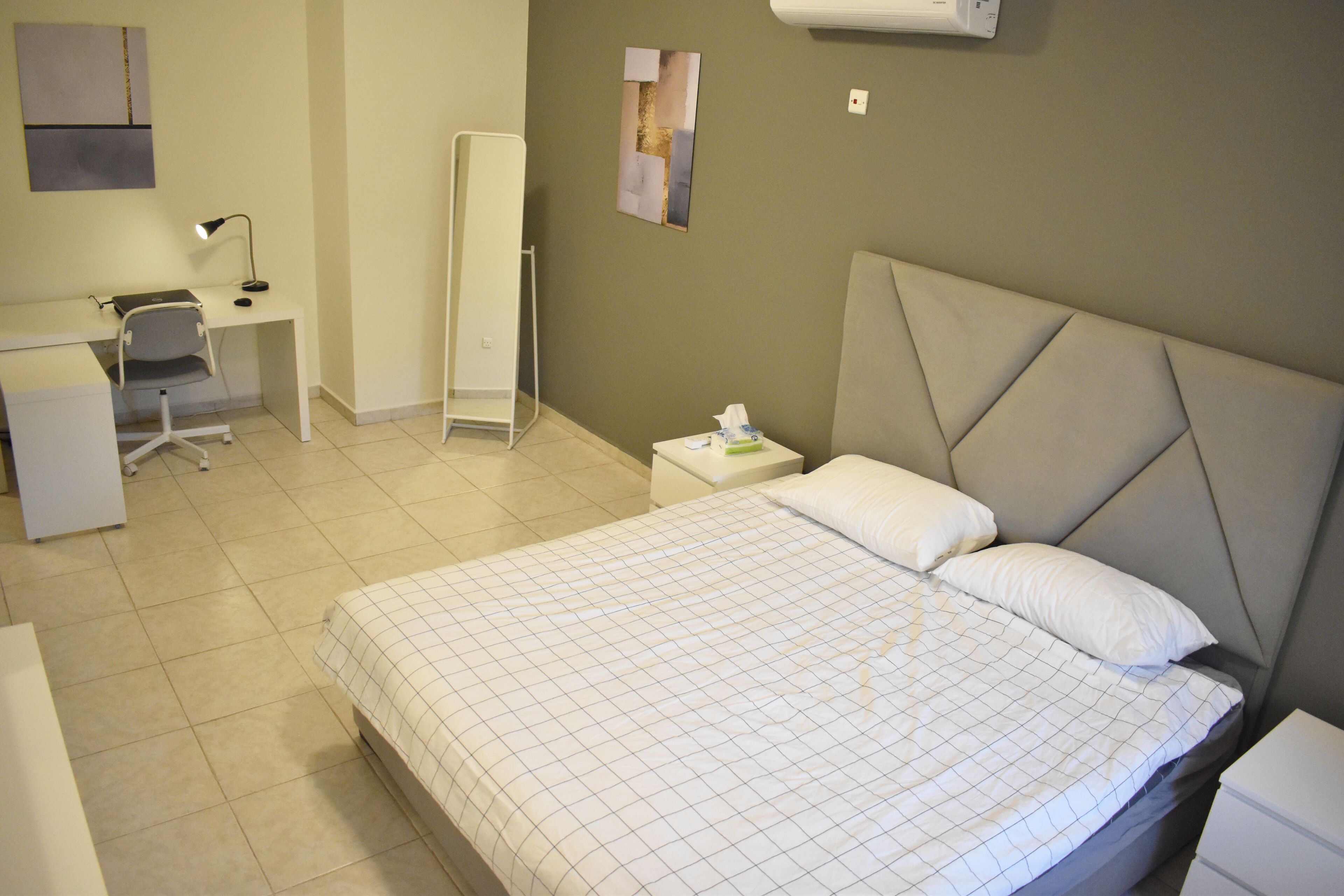 4 Schlafzimmer, Schreibtisch, Bügeleisen/Bügelbrett, WLAN