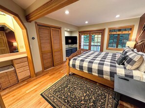 4 bedrooms, iron/ironing board, WiFi, bed sheets - FC43 Renovated cozy spacious cottage with AC, air hockey, wifi close to ski trails! (Bretton Woods)