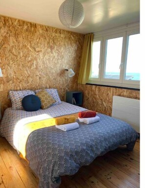 1 slaapkamer, een strijkplank/strijkijzer, gratis wifi, beddengoed