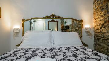 1 bedroom, Egyptian cotton sheets, premium bedding, down duvets