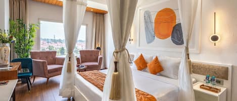 Ropa de cama de alta calidad y caja de seguridad en la habitación