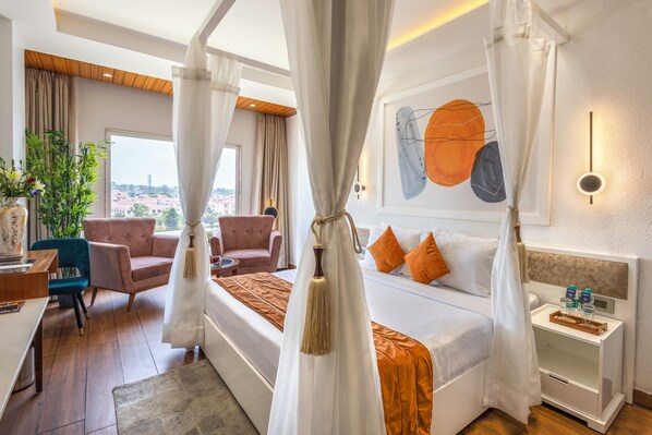 Executive kamer | Luxe beddengoed, een kluis op de kamer, een bureau, geluiddichte muren