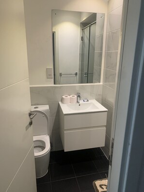 Apartment | Bathroom
