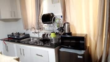 Apartment | Private kitchen | Fridge, microwave, oven, electric kettle