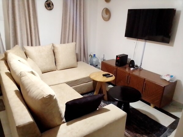 Apartment | Living area - 1 Bed Flat - Sleeps 2 - Parking - Wifi (Nairobi)