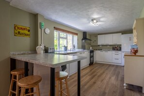 Fridge, microwave, oven, dishwasher - The Farmhouse | East Ruston Cottages (East Ruston)