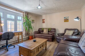 Smart TV, offices - The Farmhouse | East Ruston Cottages (East Ruston)