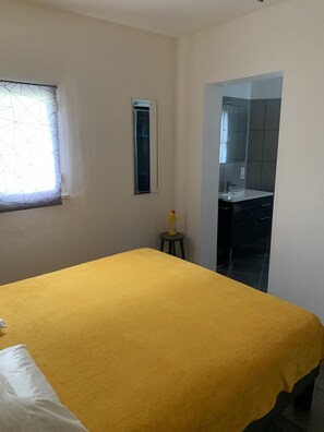 1 habitación y ropa de cama 