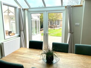 Dining - Beautiful home in Birdham, minutes to the beach (Birdham)