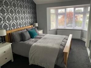 3 bedrooms, desk, iron/ironing board, free WiFi