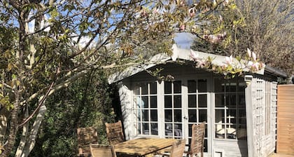Beautiful home in Birdham, minutes to the beach