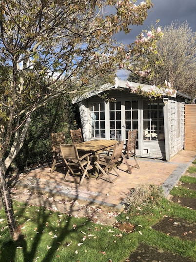 Beautiful home in Birdham, minutes to the beach