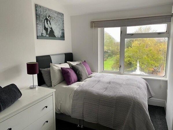 3 bedrooms, desk, iron/ironing board, free WiFi