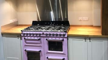 冰箱、微波炉、烤箱、炉灶