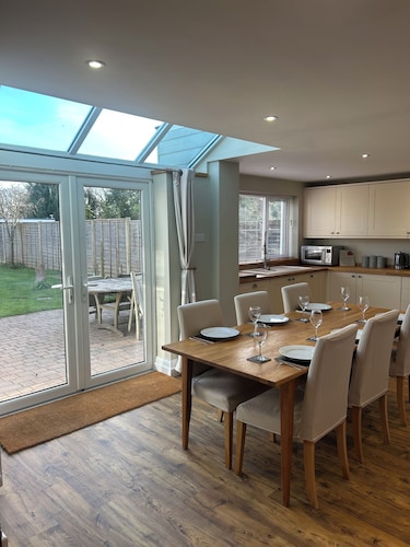 Beautiful home in Birdham, minutes to the beach