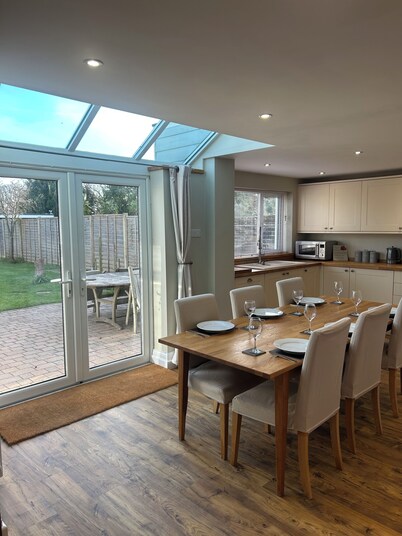 Beautiful home in Birdham, minutes to the beach
