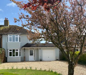 Exterior - Beautiful home in Birdham, minutes to the beach (Birdham)