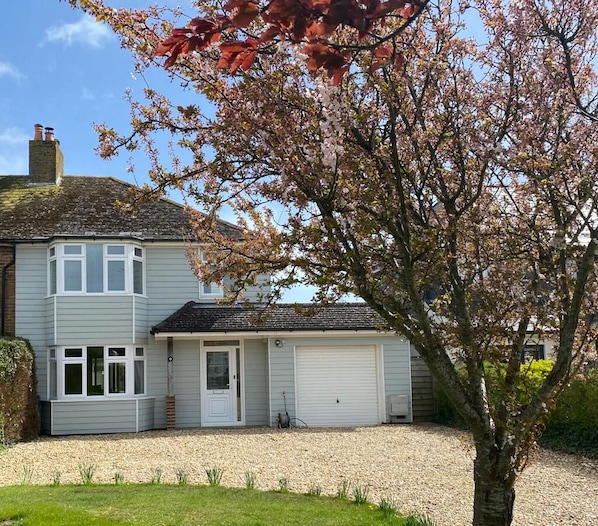 Exterior - Beautiful home in Birdham, minutes to the beach (Birdham)