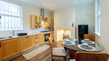 House | Private kitchen | Fridge, microwave, oven, stovetop